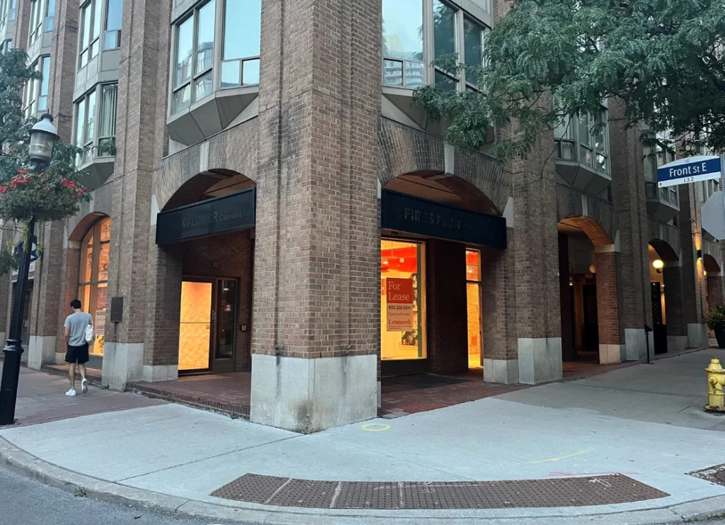 132 Front Street E
