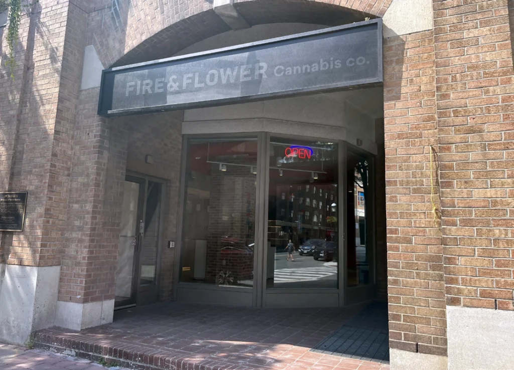 132 Front Street E